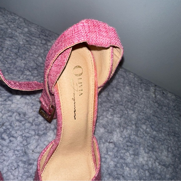 Olivia Ferguson Size 7 Pink Round Open Toe Heels with Belt Strap around ankle - Picture 3 of 7